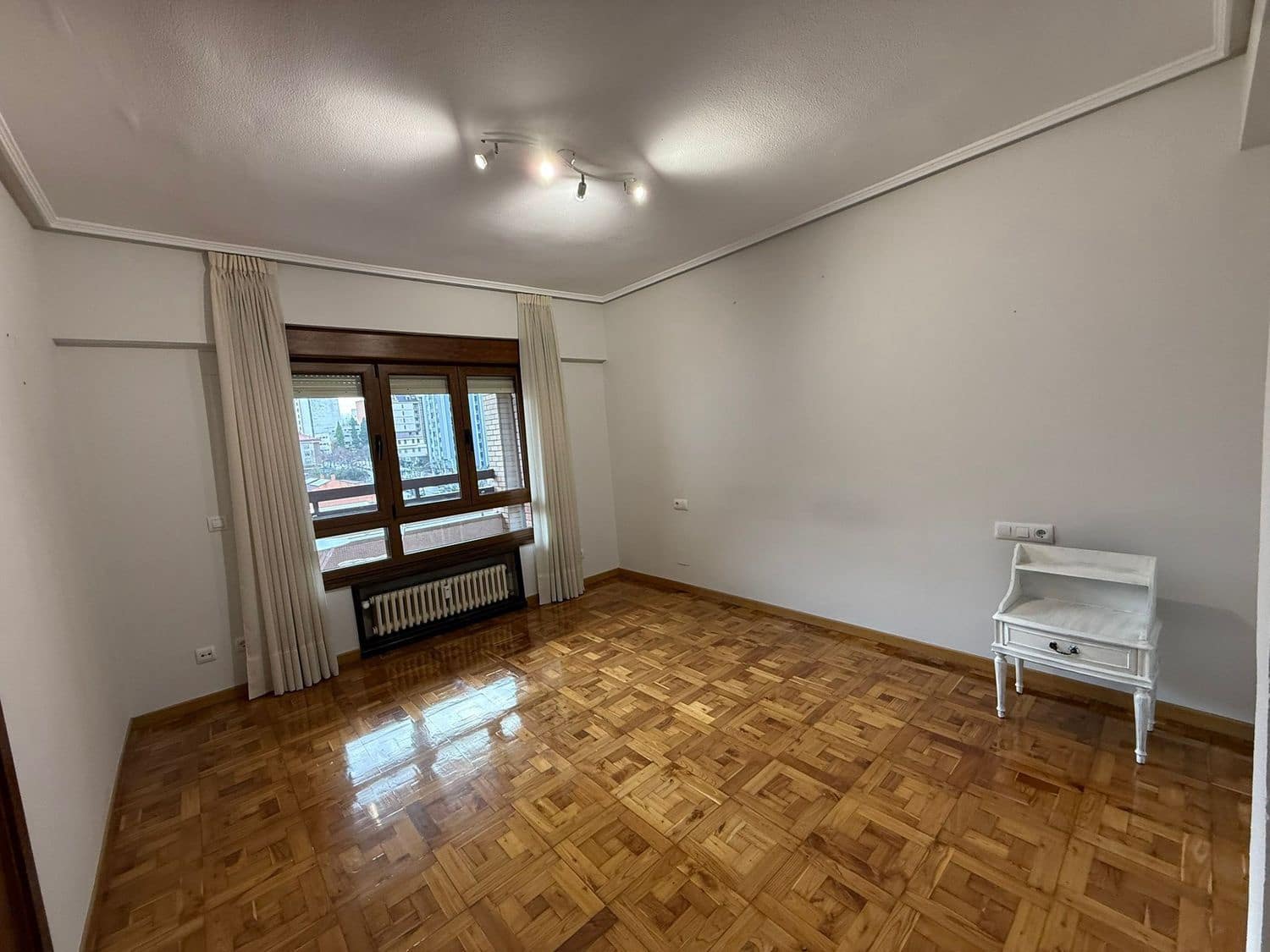 4 camera da letto Appartamento da affittare in Oviedo con garage - 1.200 € (Rif: 9496779)