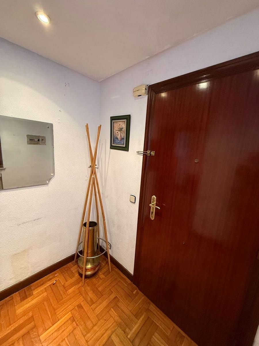 2 bedroom Apartment for sale in Oviedo with garage - € 219,000 (Ref: 9540837)