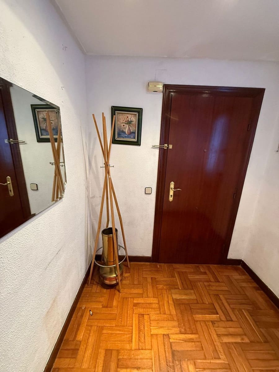 2 bedroom Apartment for sale in Oviedo with garage - € 219,000 (Ref: 9540837)