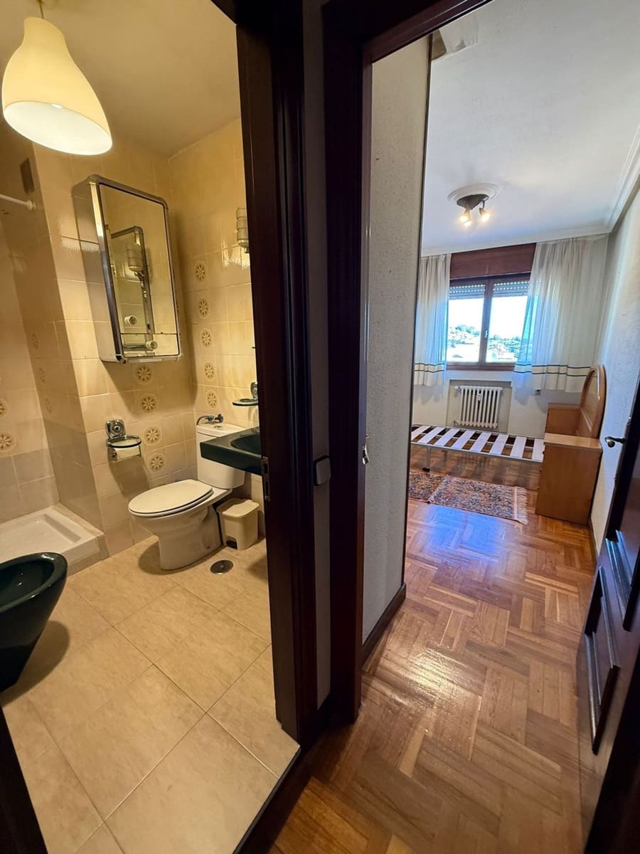 2 bedroom Apartment for sale in Oviedo with garage - € 219,000 (Ref: 9540837)