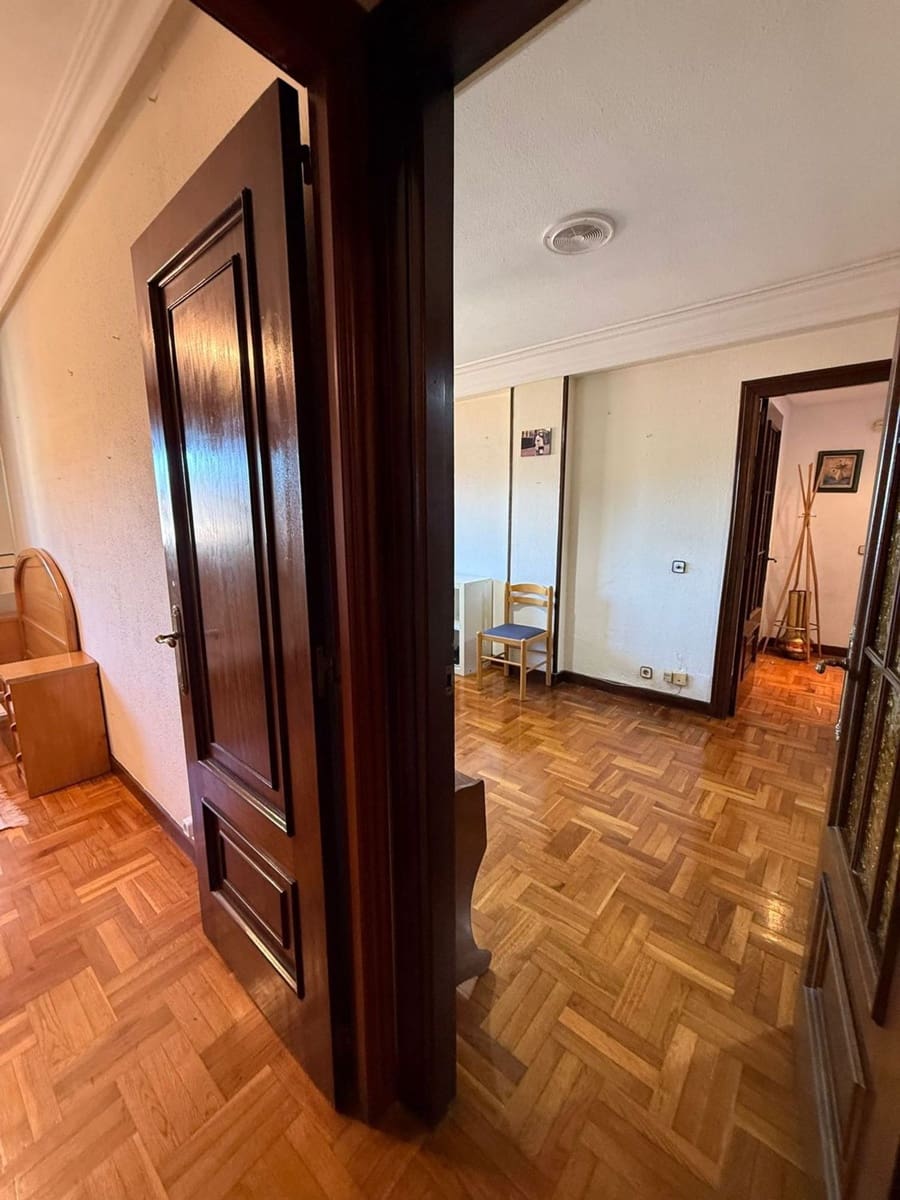 2 bedroom Apartment for sale in Oviedo with garage - € 219,000 (Ref: 9540837)