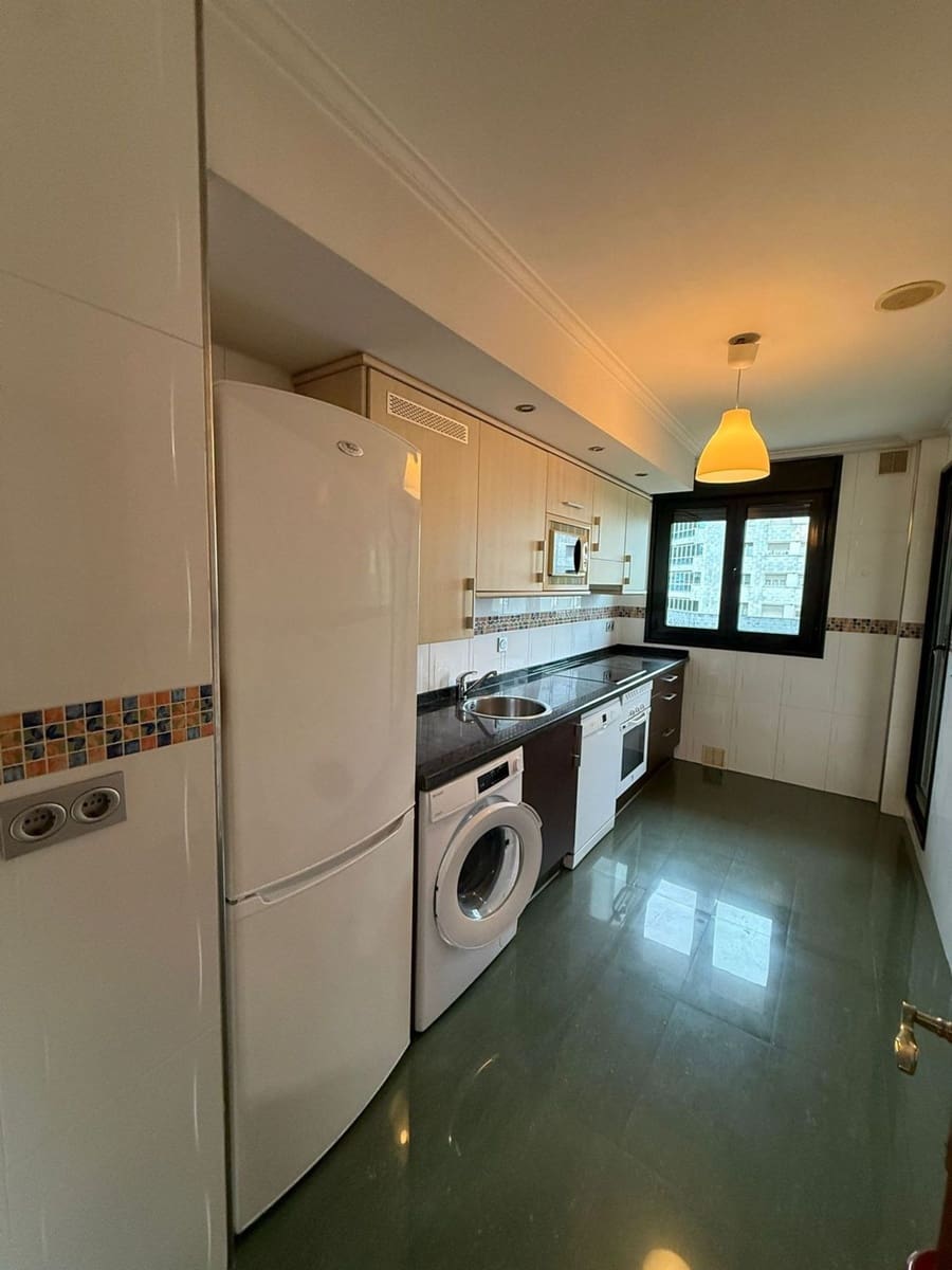 2 quarto Apartamento para arrendar em Oviedo com garagem - 750 € (Ref: 9575507)