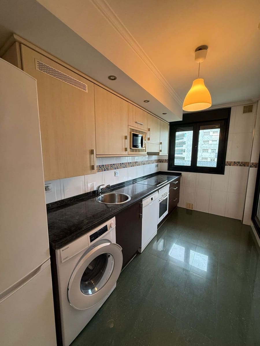 2 quarto Apartamento para arrendar em Oviedo com garagem - 750 € (Ref: 9575507)