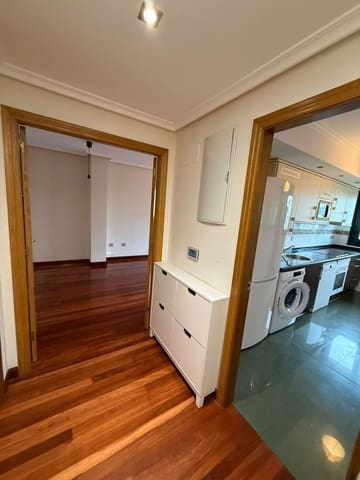 2 soveværelse Lejlighed til leje i Centro Urbano, Oviedo med garage - € 750 (Ref: 9575507)