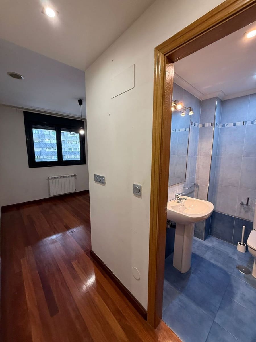 2 quarto Apartamento para arrendar em Oviedo com garagem - 750 € (Ref: 9575507)