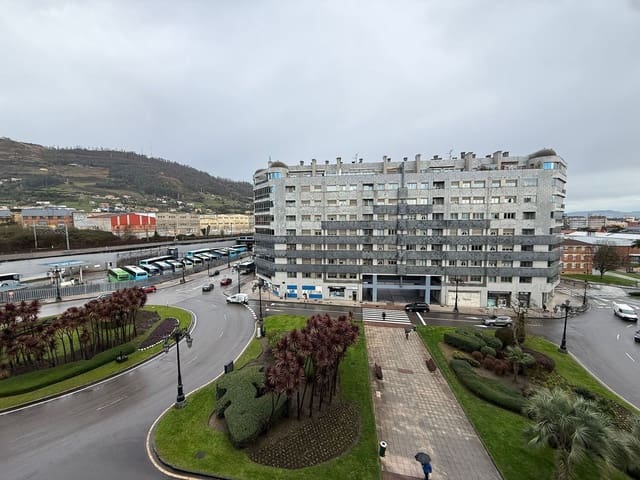 2 soveværelse Lejlighed til leje i Centro Urbano, Oviedo med garage - € 750 (Ref: 9575507)