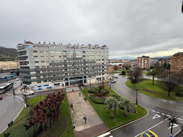 2 soveværelse Lejlighed til leje i Centro Urbano, Oviedo med garage - € 750 (Ref: 9575507)