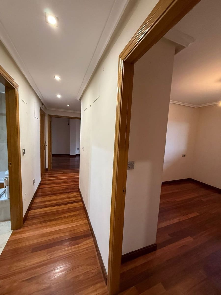 2 quarto Apartamento para arrendar em Oviedo com garagem - 750 € (Ref: 9575507)