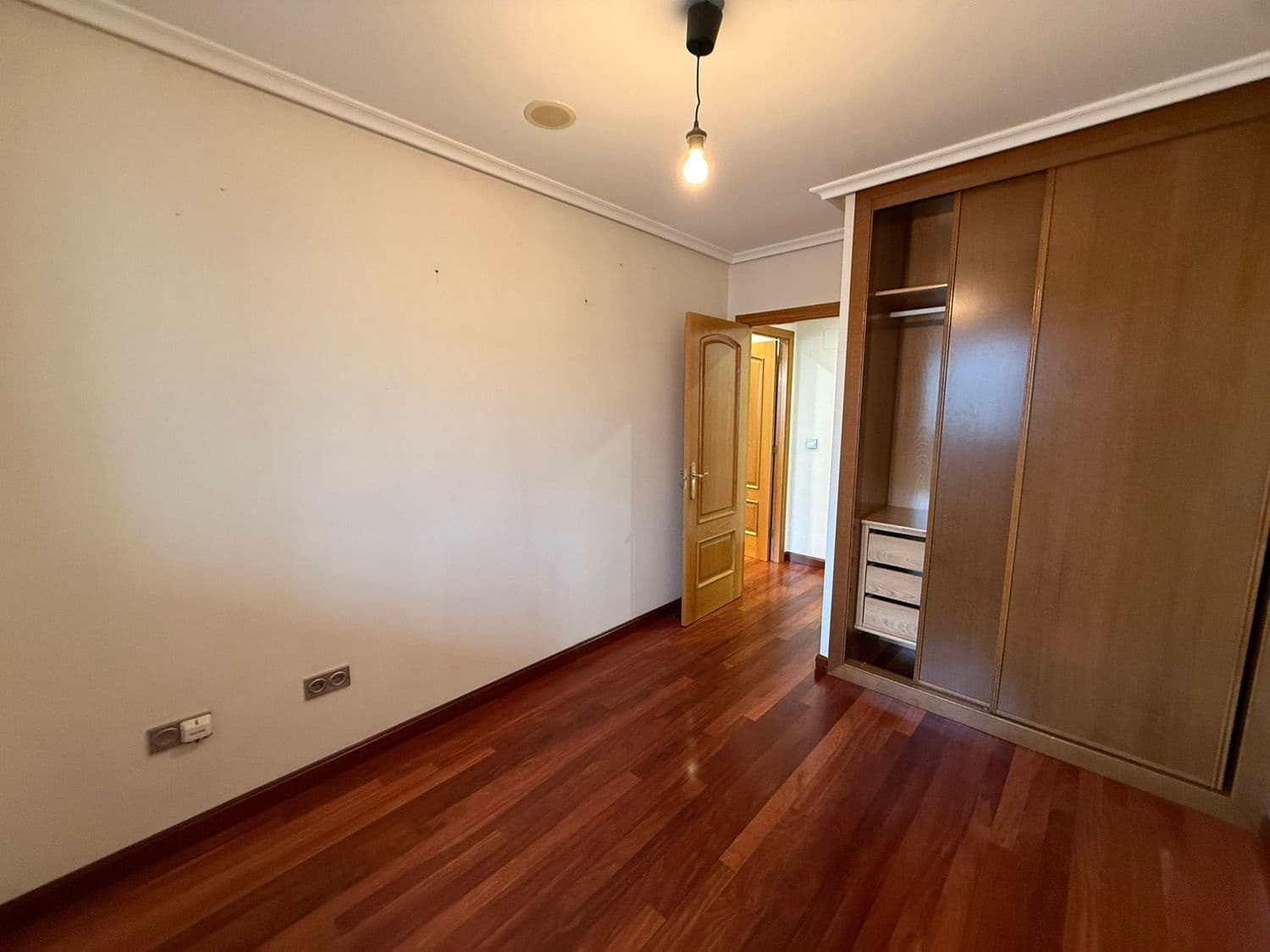 2 quarto Apartamento para arrendar em Oviedo com garagem - 750 € (Ref: 9575507)