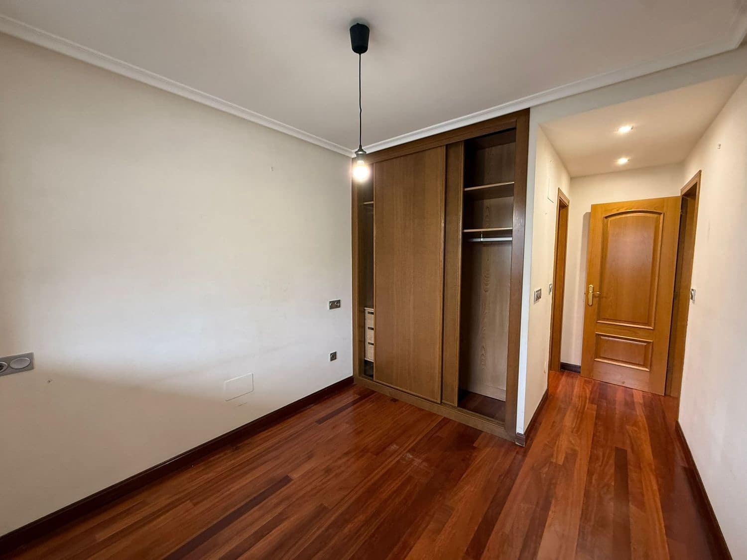 2 quarto Apartamento para arrendar em Oviedo com garagem - 750 € (Ref: 9575507)