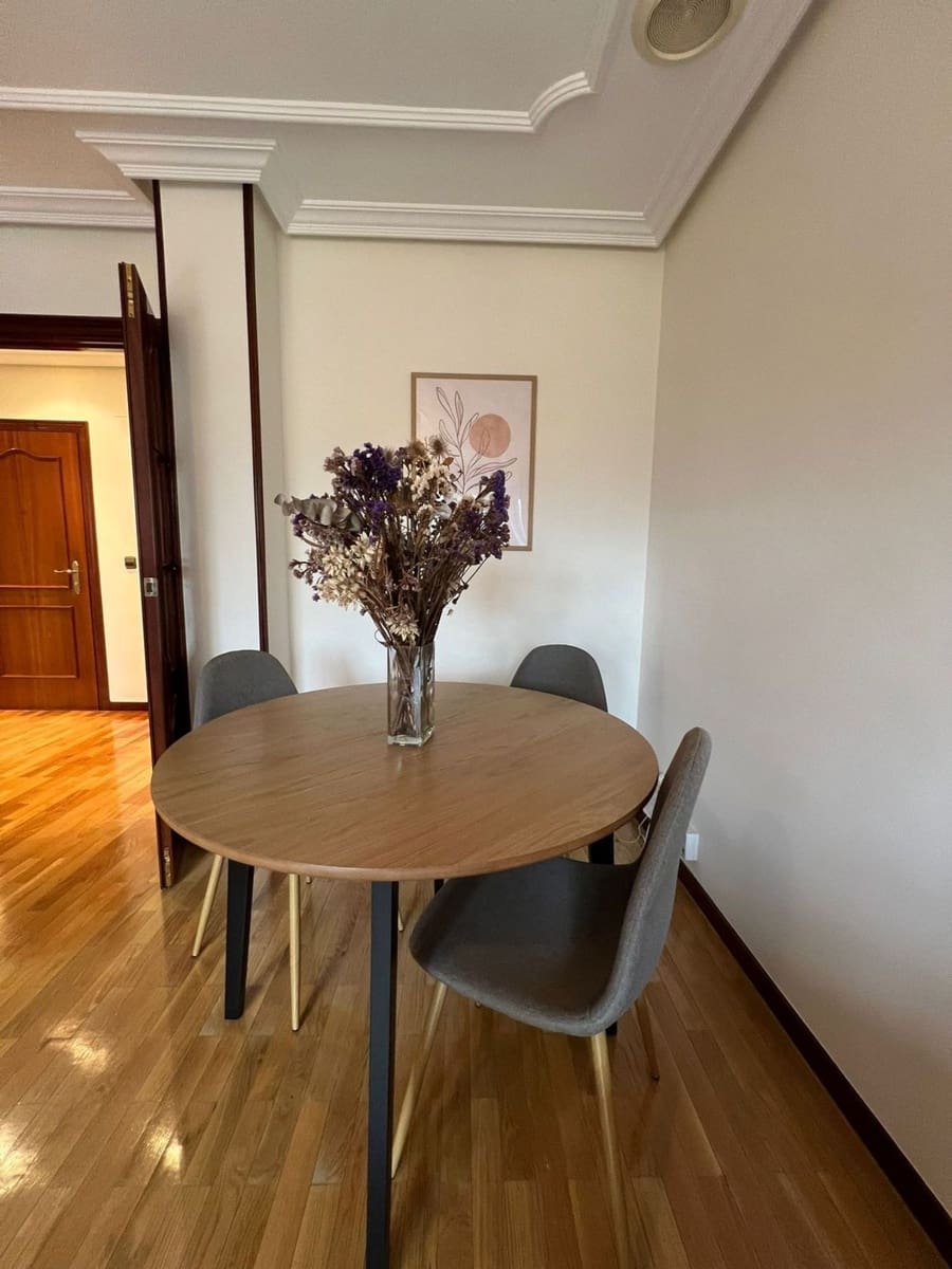 2 bedroom Apartment for rent in Oviedo with garage - € 790 (Ref: 9669851)