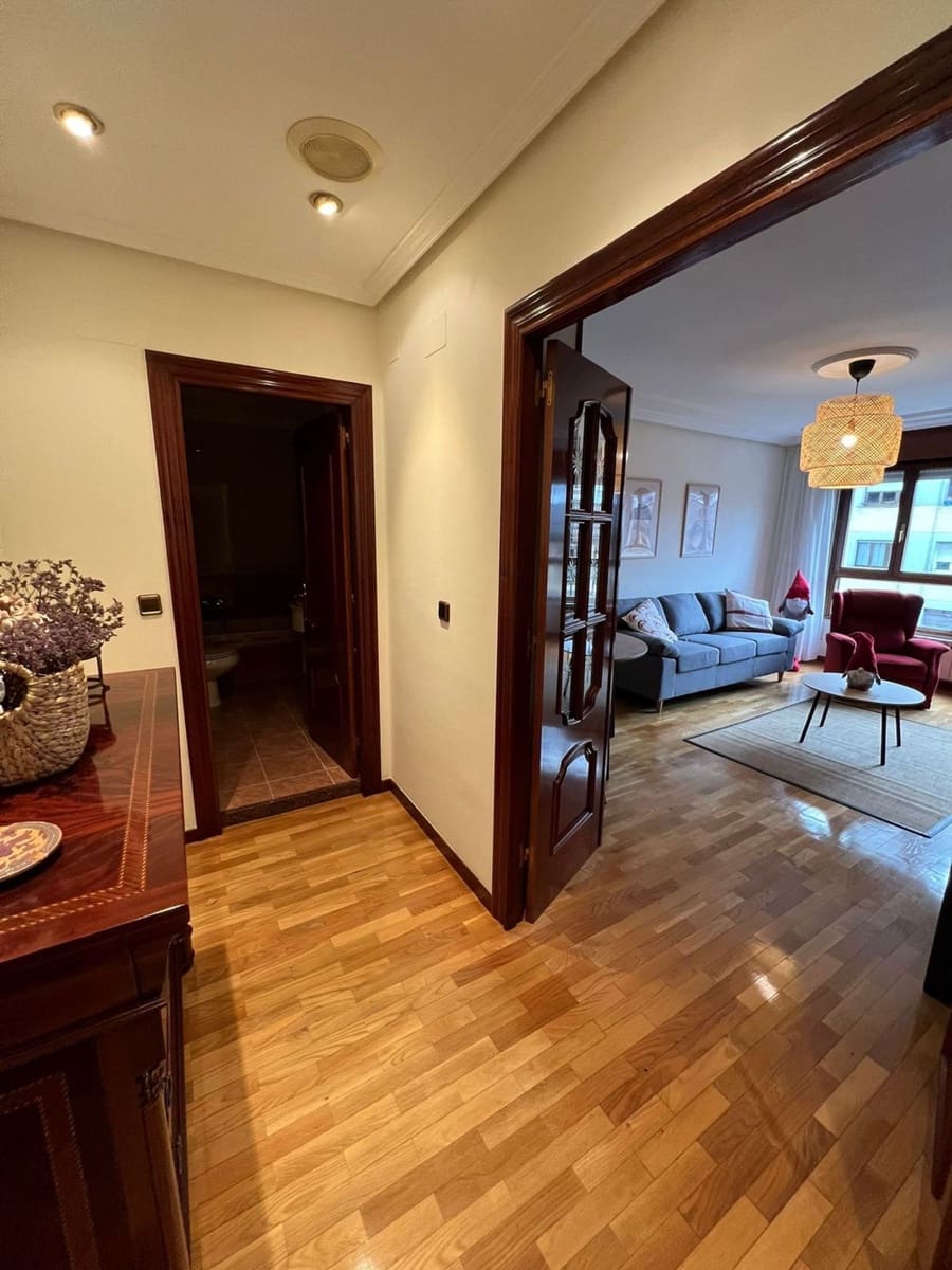 2 bedroom Apartment for rent in Oviedo with garage - € 790 (Ref: 9669851)