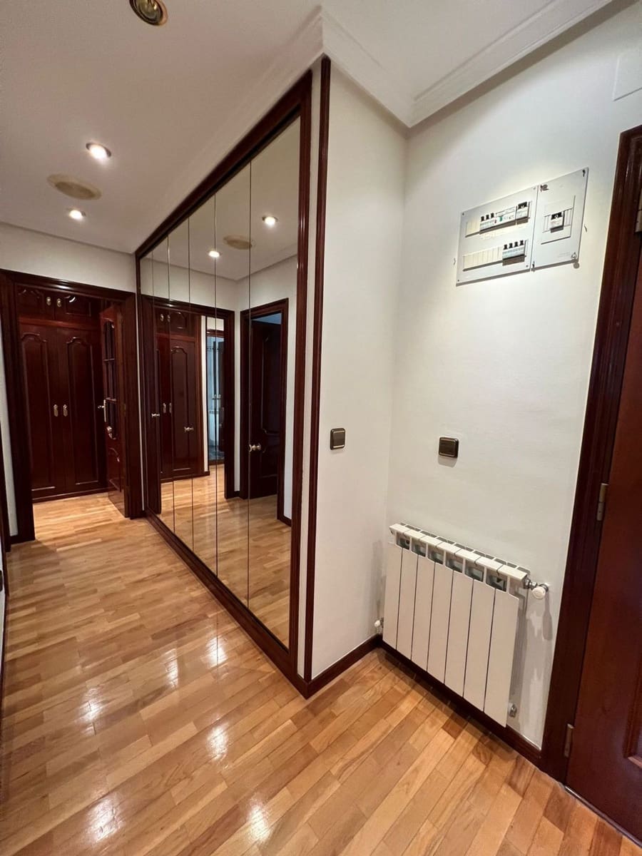 2 bedroom Apartment for rent in Oviedo with garage - € 790 (Ref: 9669851)