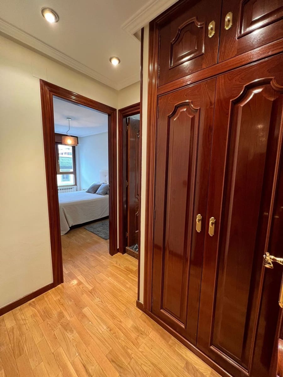 2 bedroom Apartment for rent in Oviedo with garage - € 790 (Ref: 9669851)