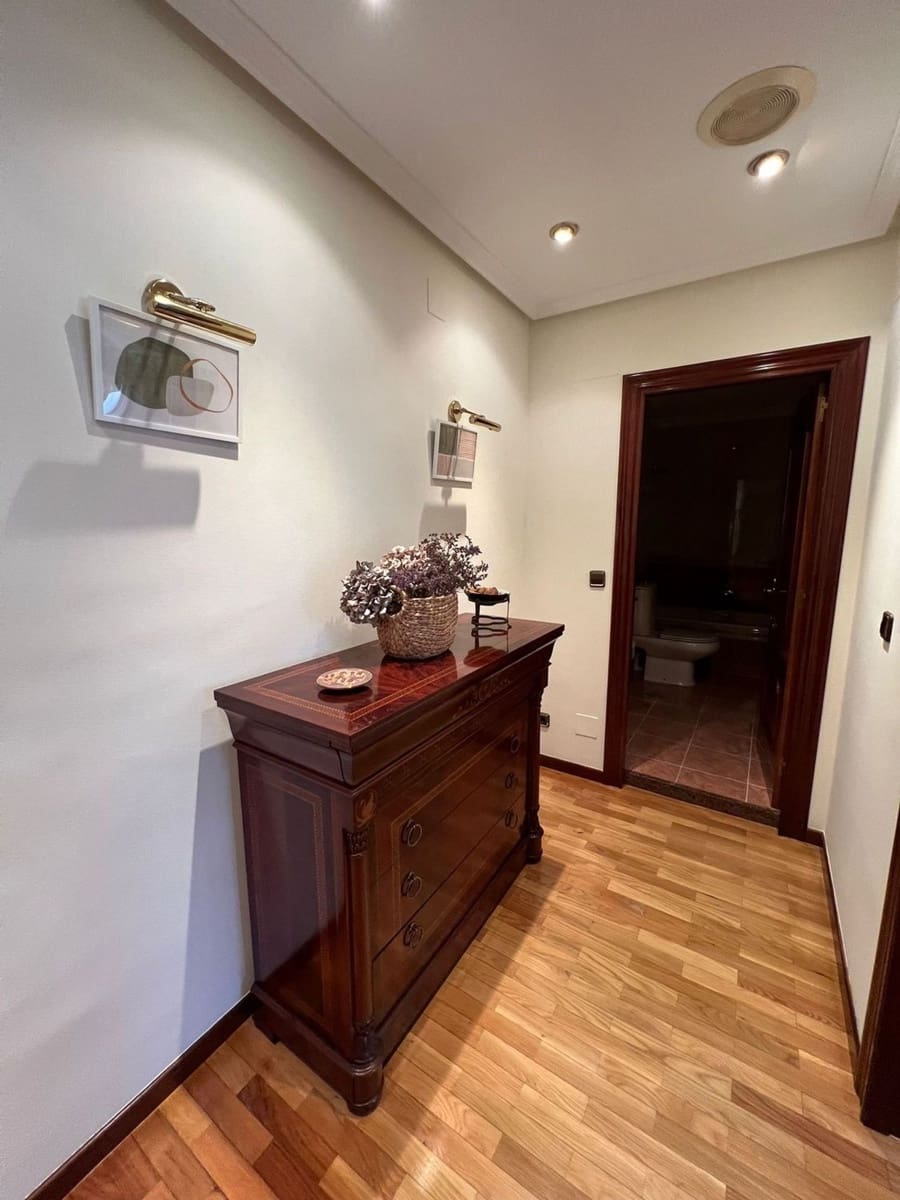 2 bedroom Apartment for rent in Oviedo with garage - € 790 (Ref: 9669851)