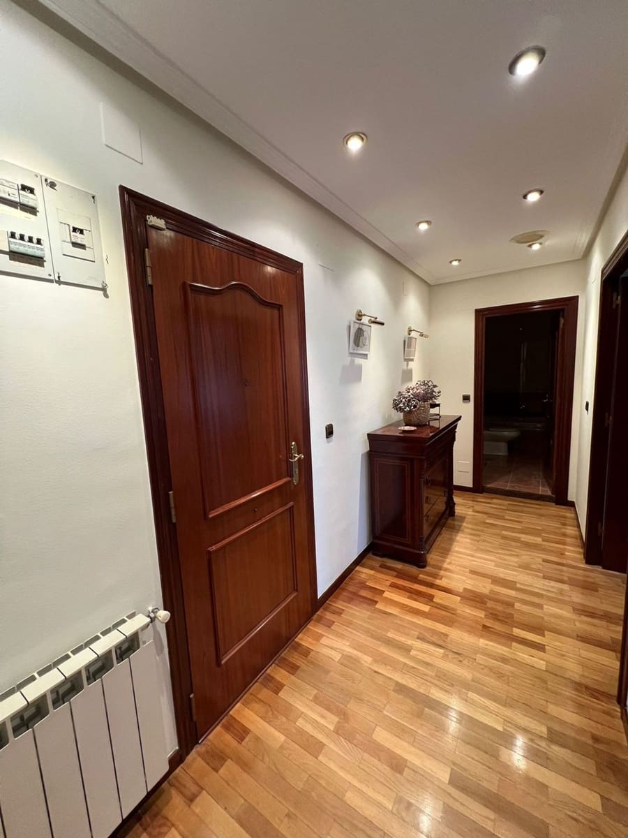 2 bedroom Apartment for rent in Oviedo with garage - € 790 (Ref: 9669851)