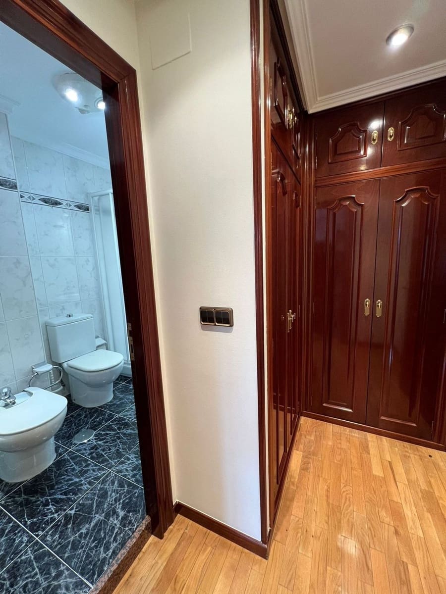 2 bedroom Apartment for rent in Oviedo with garage - € 790 (Ref: 9669851)