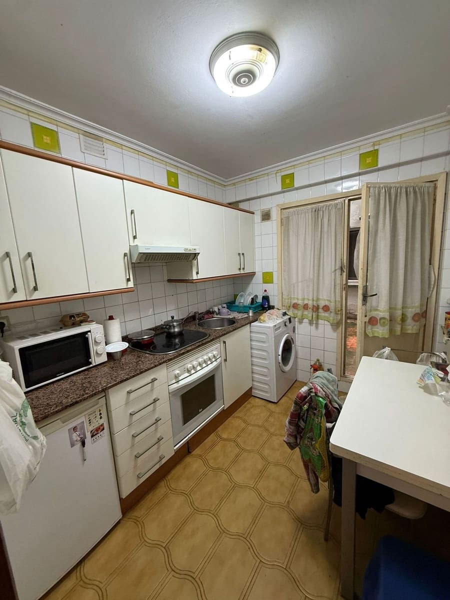 3 bedroom Apartment for sale in Oviedo with garage - € 133,000 (Ref: 9697986)