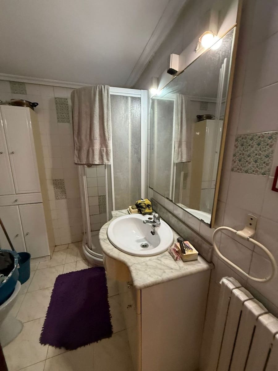 3 bedroom Apartment for sale in Oviedo with garage - € 133,000 (Ref: 9697986)