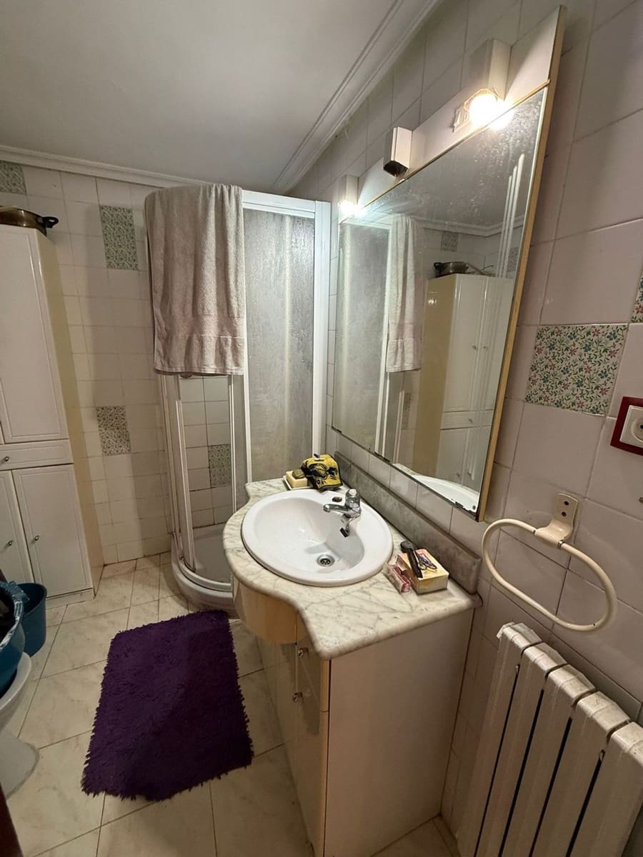 3 bedroom Apartment for sale in Oviedo with garage - € 133,000 (Ref: 9697986)