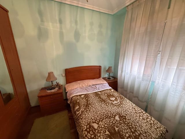 3 Zimmer Apartment zu verkaufen in Centro Urbano, Oviedo mit Garage - 133.000 € (Ref: 9697986)