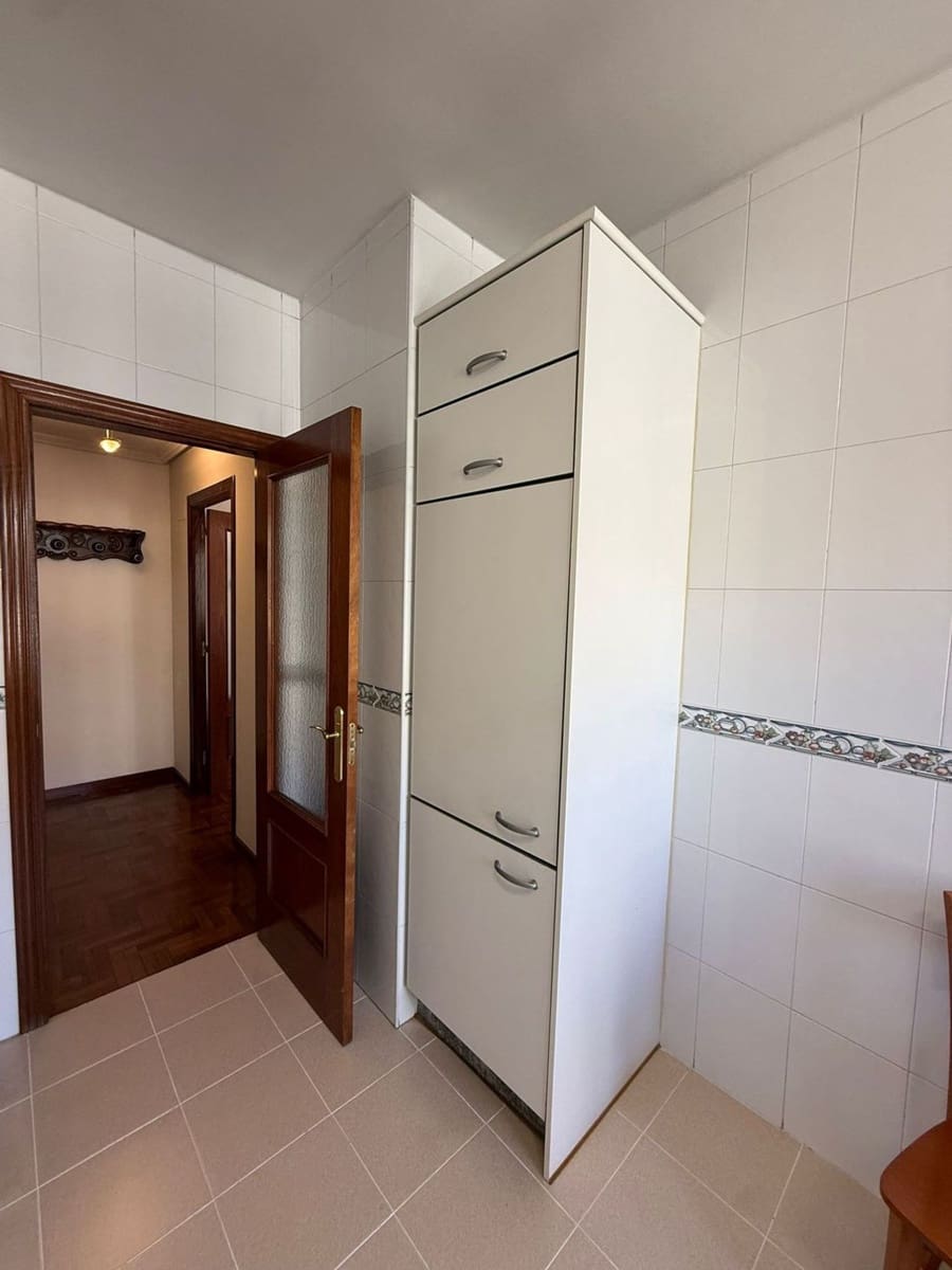 3 slaapkamer Appartement te koop in Oviedo met garage - € 350.000 (Ref: 9719533)