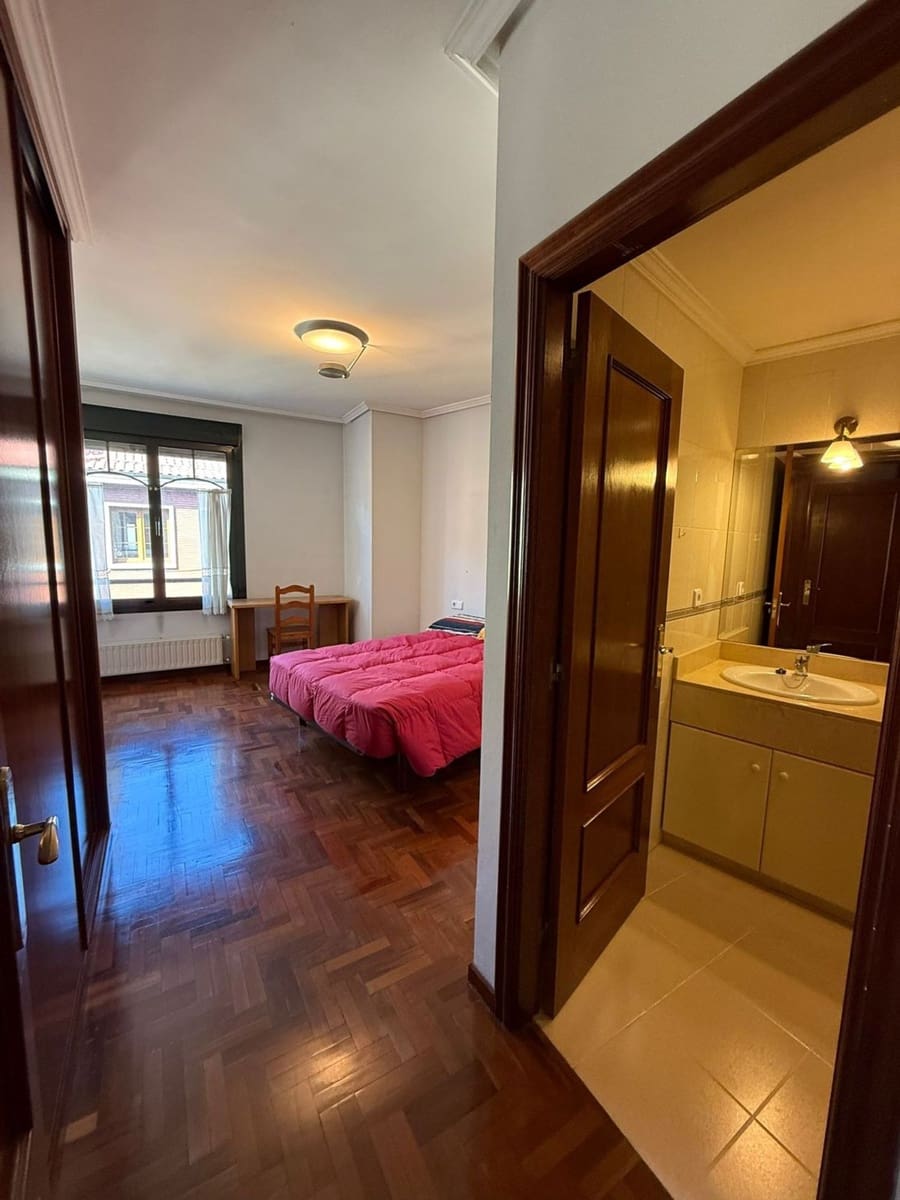 3 slaapkamer Appartement te koop in Oviedo met garage - € 350.000 (Ref: 9719533)