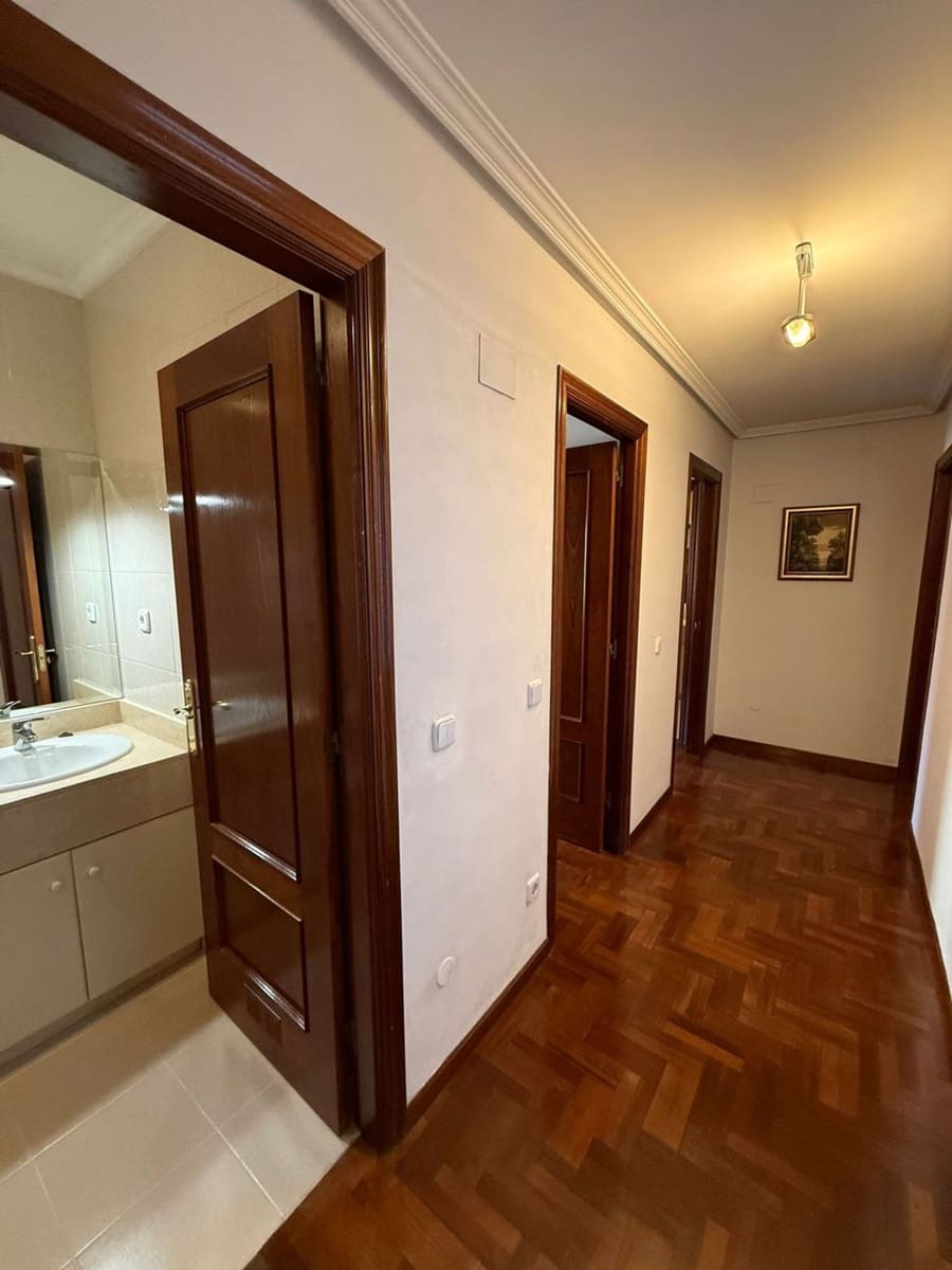 3 slaapkamer Appartement te koop in Oviedo met garage - € 350.000 (Ref: 9719533)