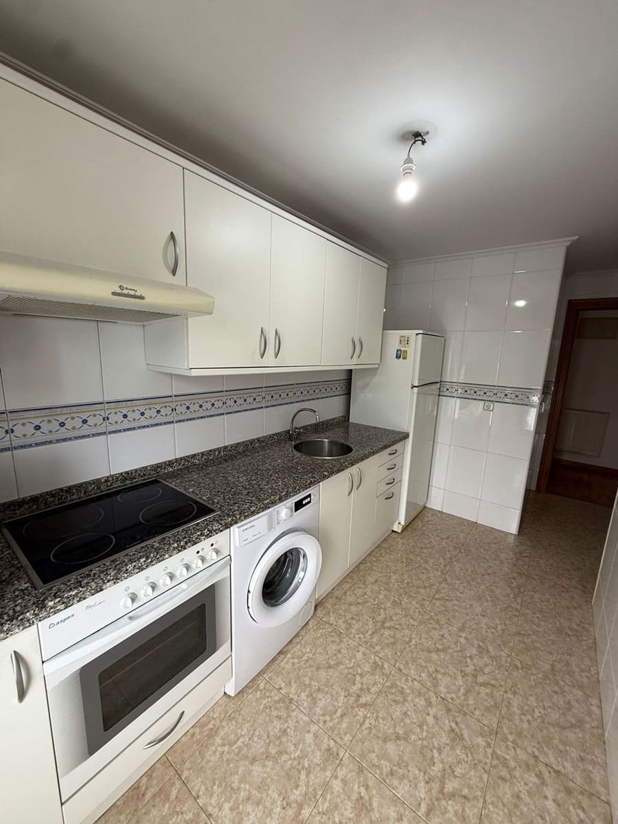 2 bedroom Apartment for sale in Oviedo with garage - € 235,000 (Ref: 9835262)