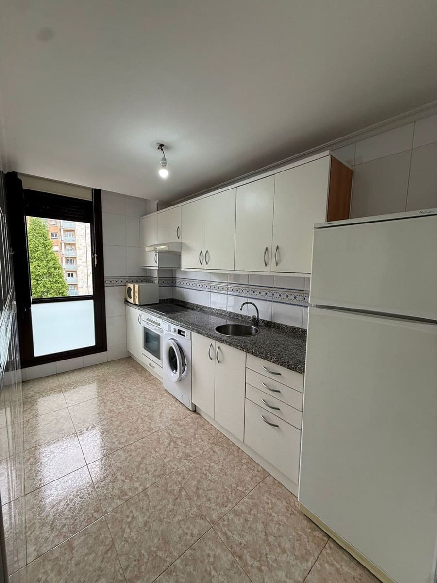 2 bedroom Apartment for sale in Oviedo with garage - € 235,000 (Ref: 9835262)