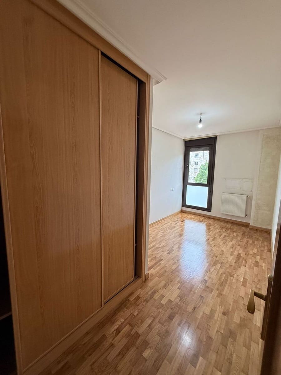 2 bedroom Apartment for sale in Oviedo with garage - € 235,000 (Ref: 9835262)