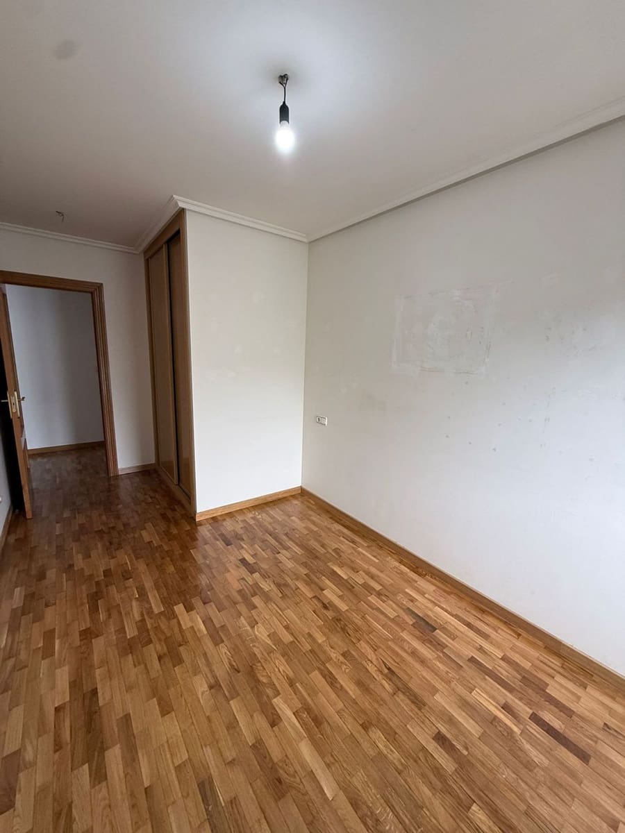 2 bedroom Apartment for sale in Oviedo with garage - € 235,000 (Ref: 9835262)