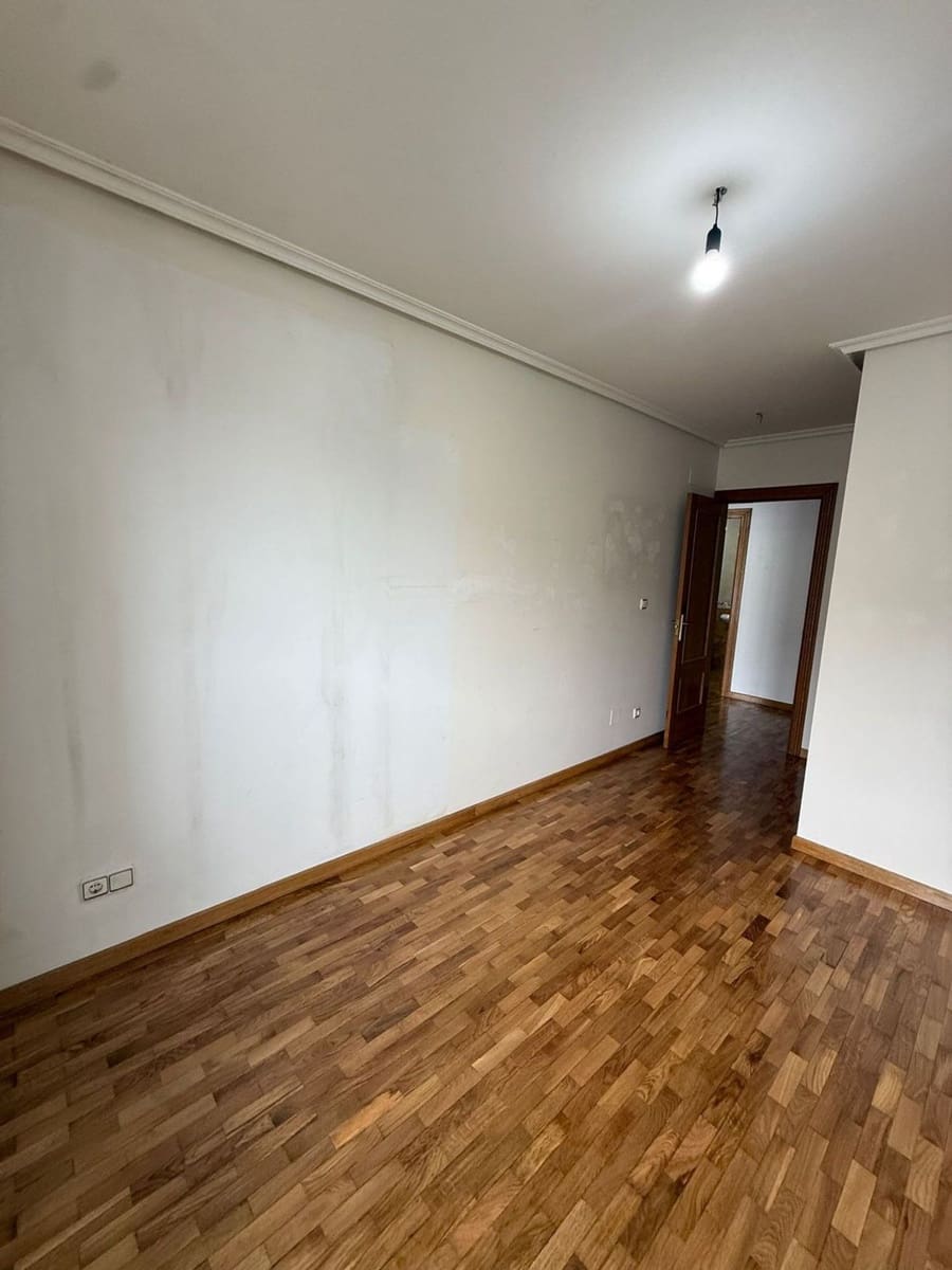 2 bedroom Apartment for sale in Oviedo with garage - € 235,000 (Ref: 9835262)