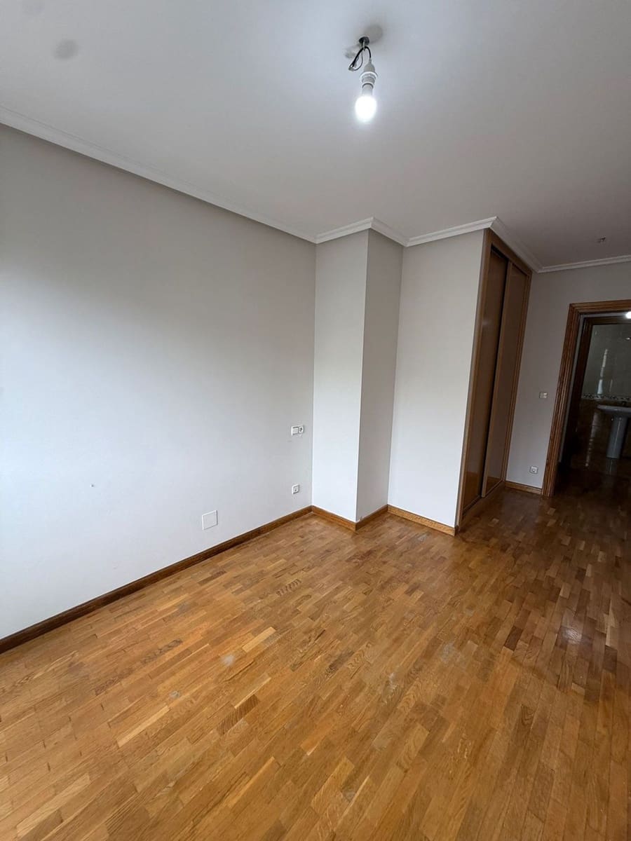 2 bedroom Apartment for sale in Oviedo with garage - € 235,000 (Ref: 9835262)