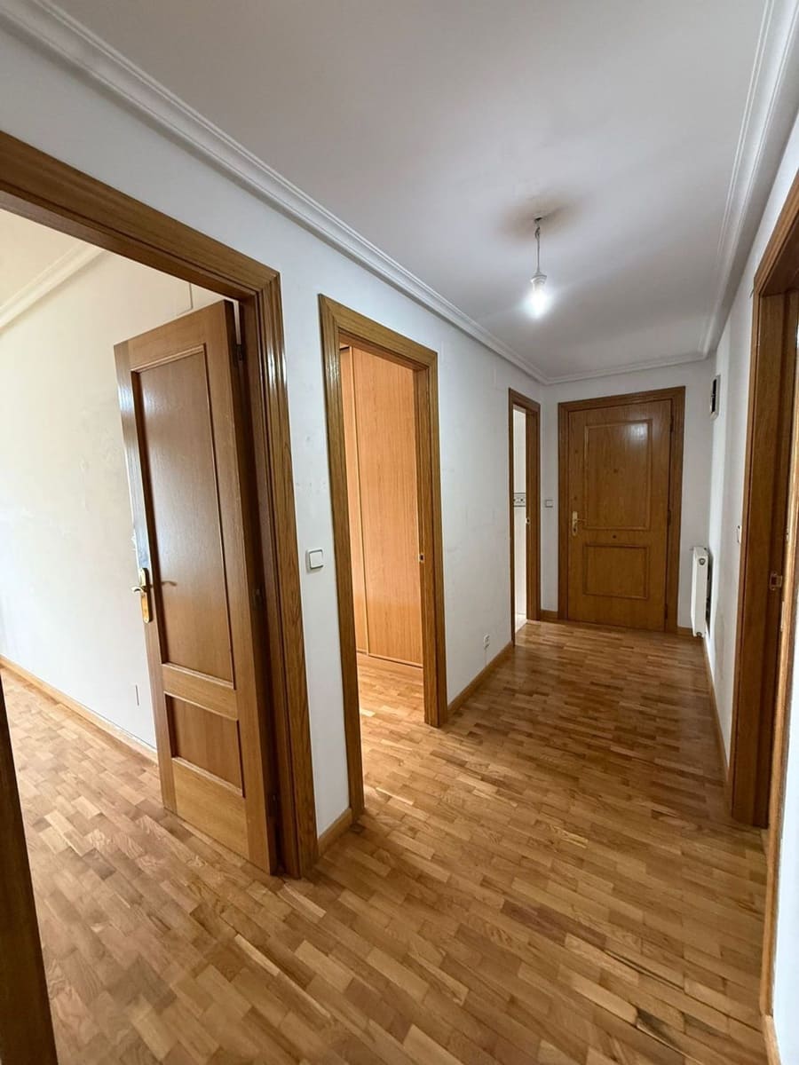 2 bedroom Apartment for sale in Oviedo with garage - € 235,000 (Ref: 9835262)