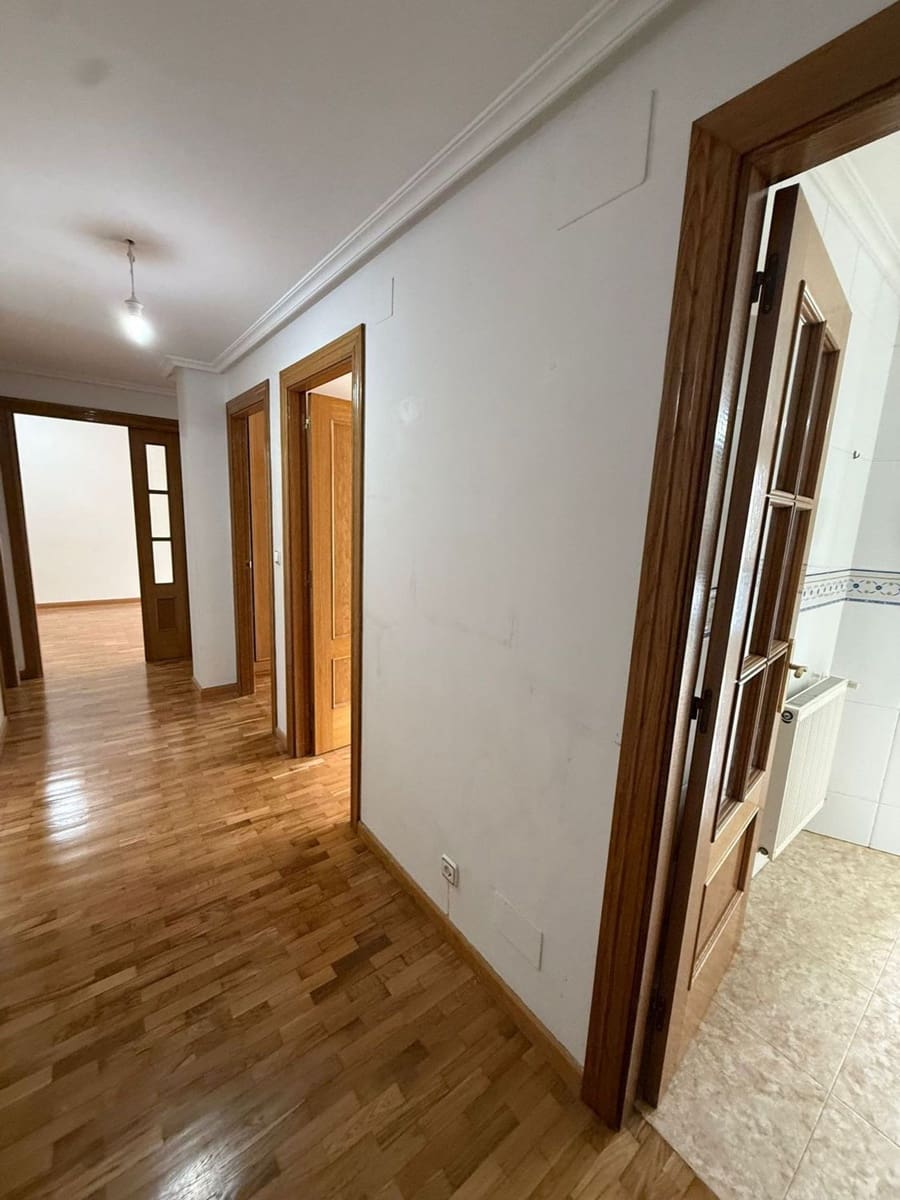 2 bedroom Apartment for sale in Oviedo with garage - € 235,000 (Ref: 9835262)
