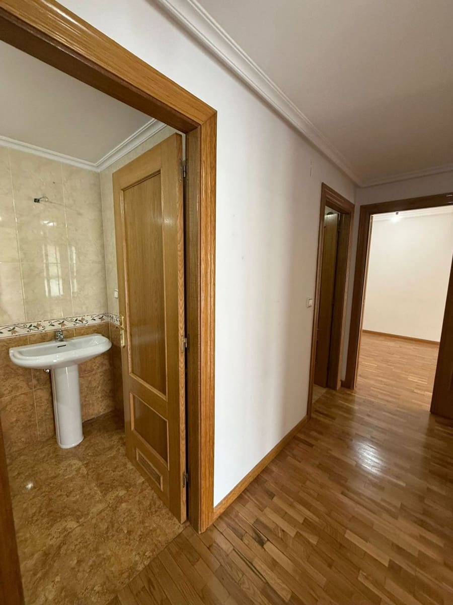 2 bedroom Apartment for sale in Oviedo with garage - € 235,000 (Ref: 9835262)