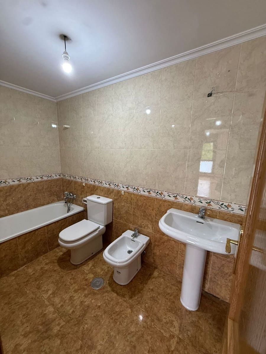 2 bedroom Apartment for sale in Oviedo with garage - € 235,000 (Ref: 9835262)