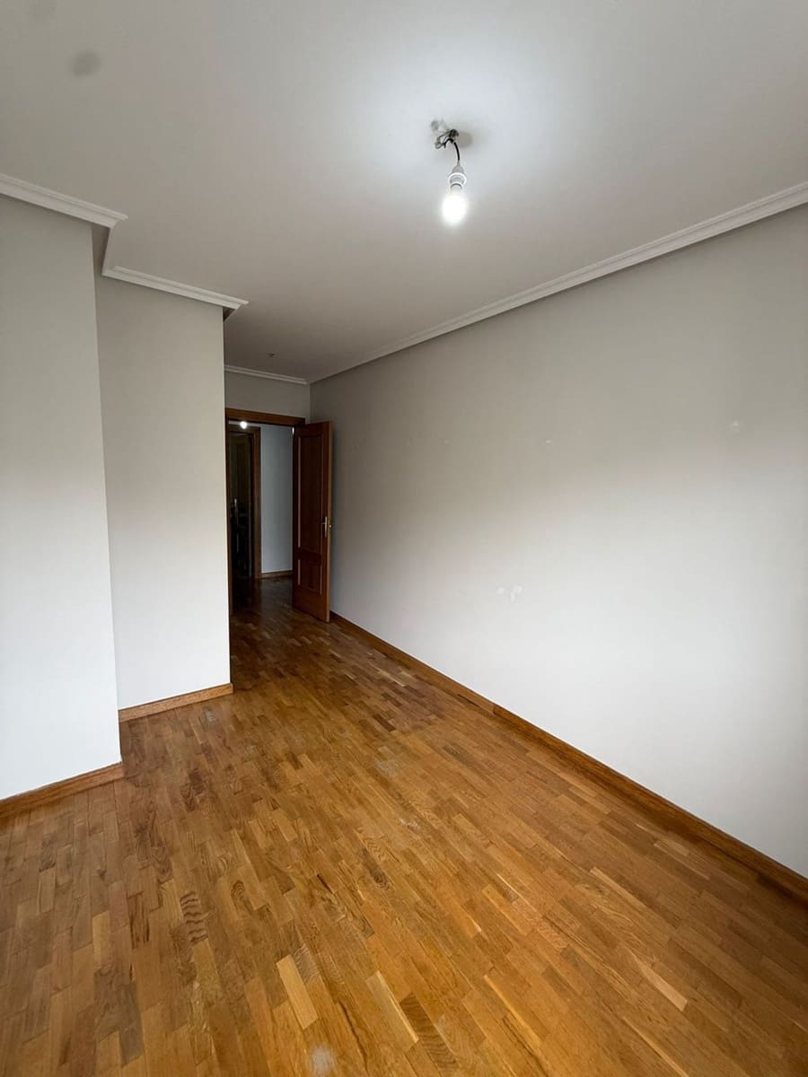 2 bedroom Apartment for sale in Oviedo with garage - € 235,000 (Ref: 9835262)