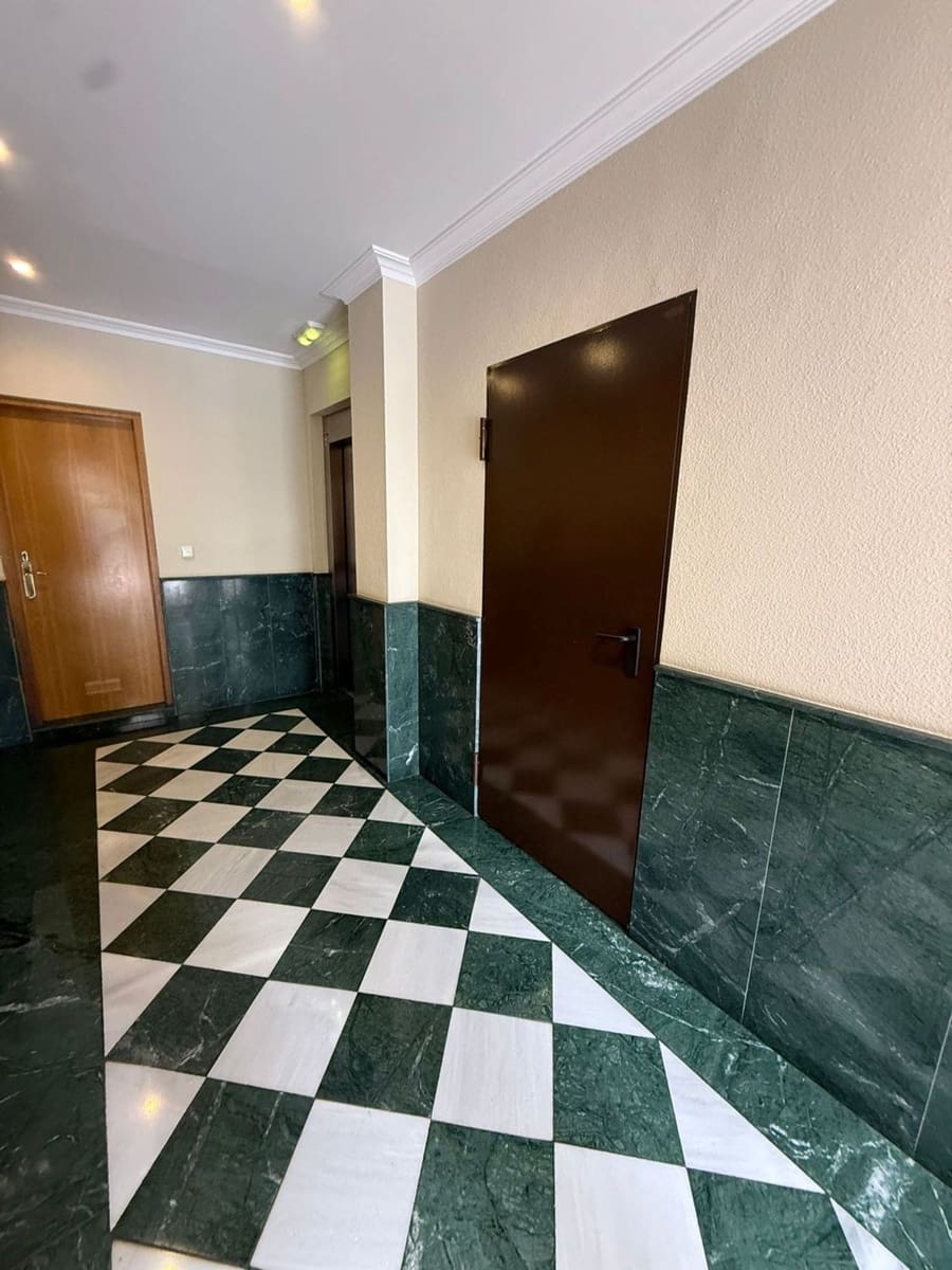 2 bedroom Apartment for sale in Oviedo with garage - € 235,000 (Ref: 9835262)
