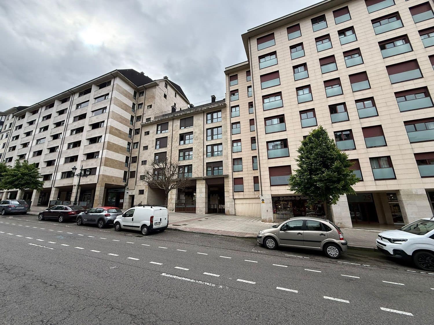 2 bedroom Apartment for sale in Oviedo with garage - € 235,000 (Ref: 9835262)