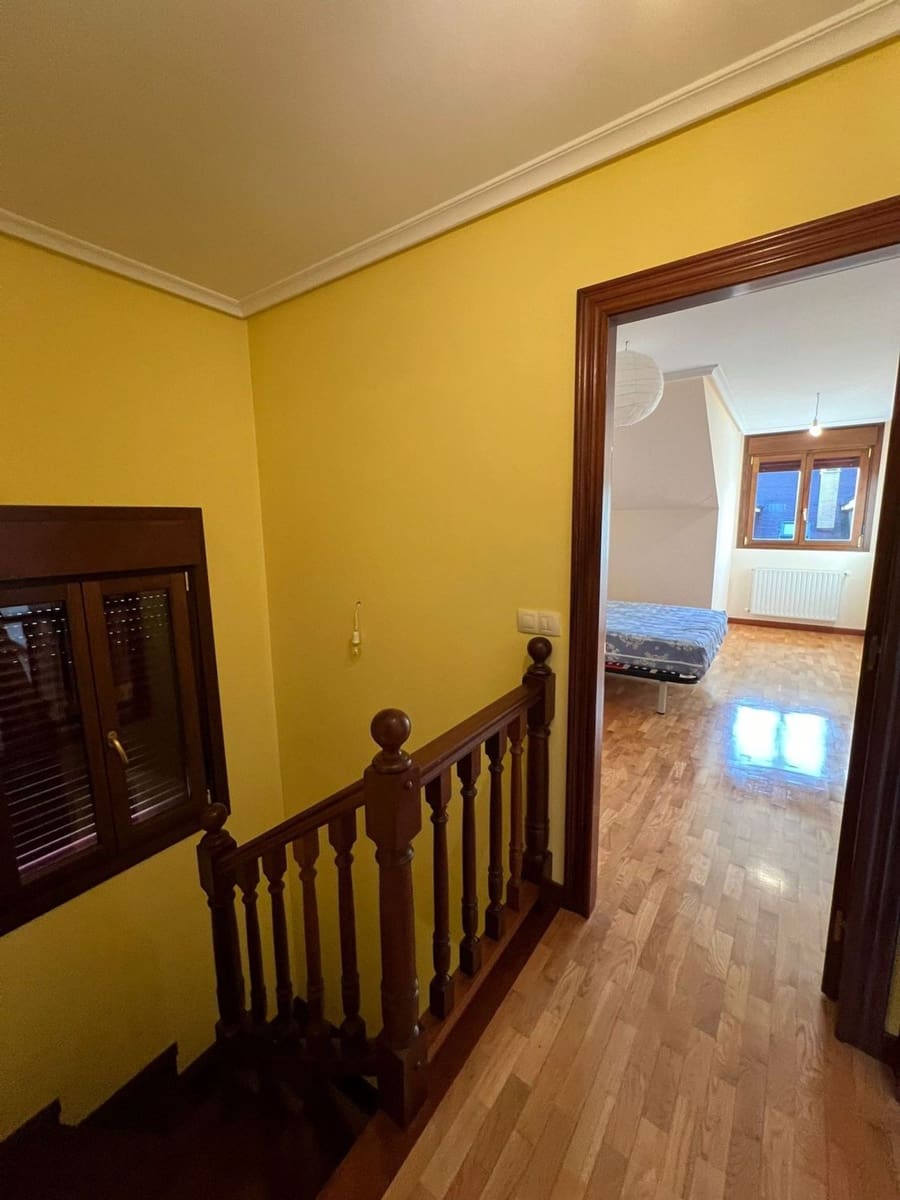 3 bedroom Apartment for rent in Nava with garage - € 650 (Ref: 9895645)