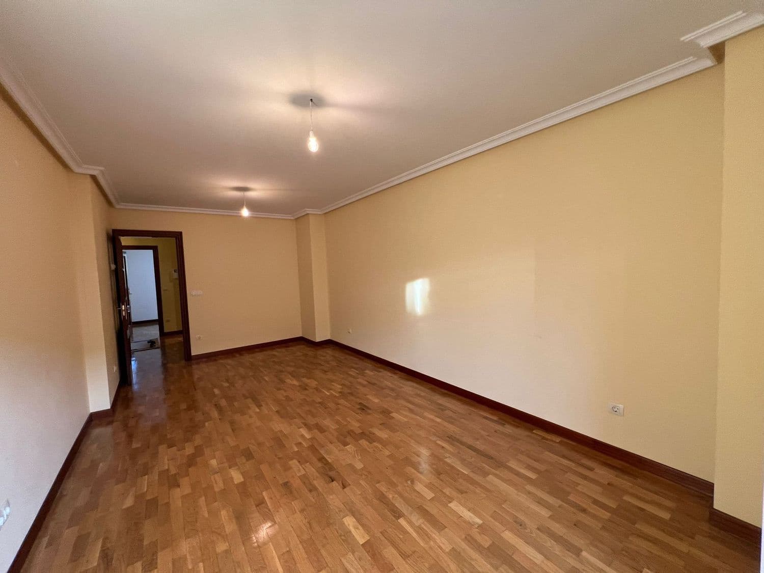 3 bedroom Apartment for rent in Nava with garage - € 650 (Ref: 9895645)