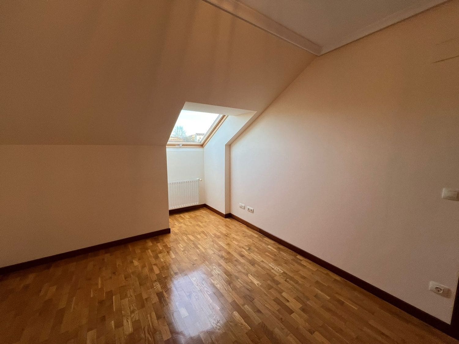 3 bedroom Apartment for rent in Nava with garage - € 650 (Ref: 9895645)
