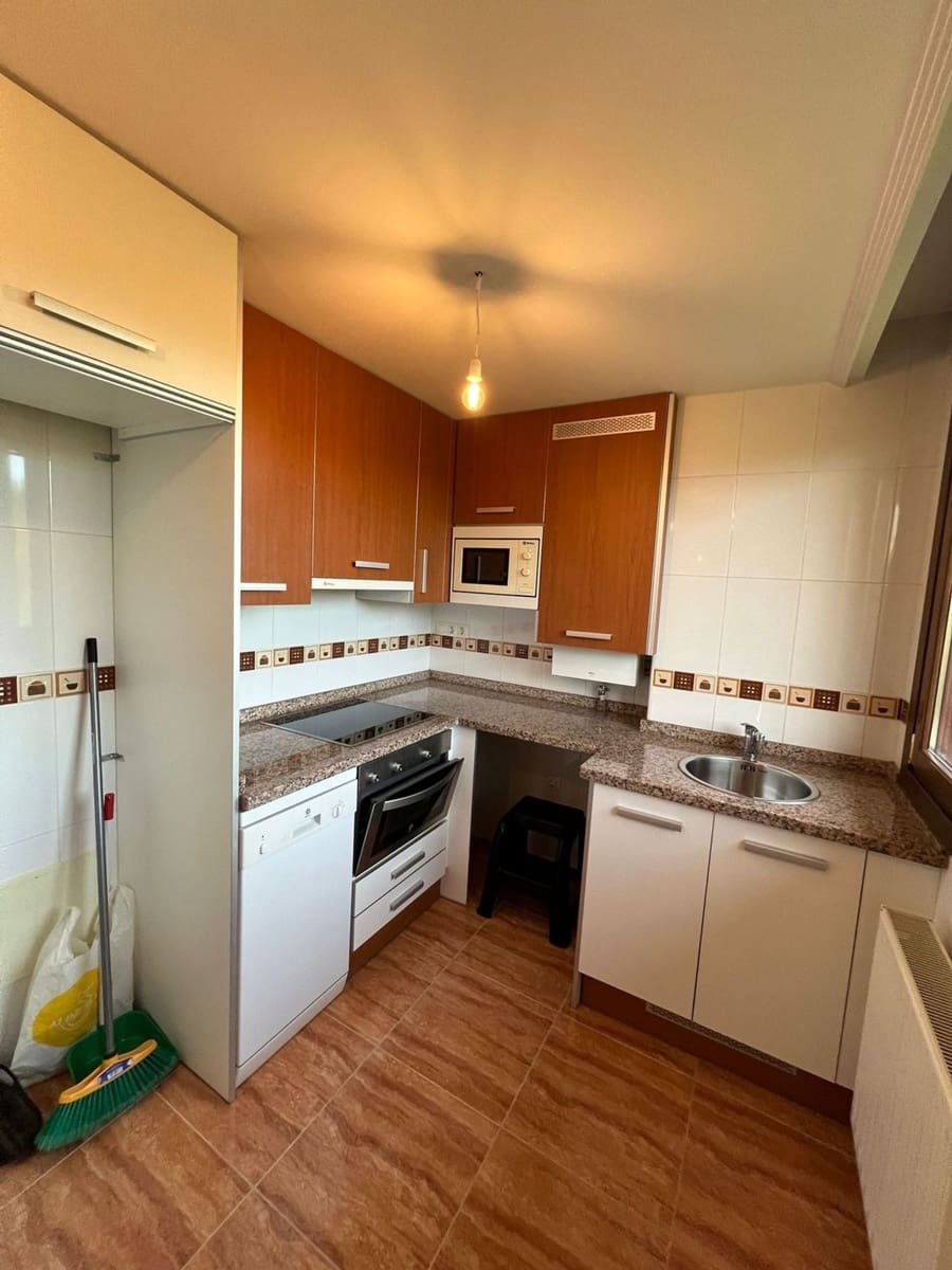3 bedroom Apartment for rent in Nava with garage - € 650 (Ref: 9895645)