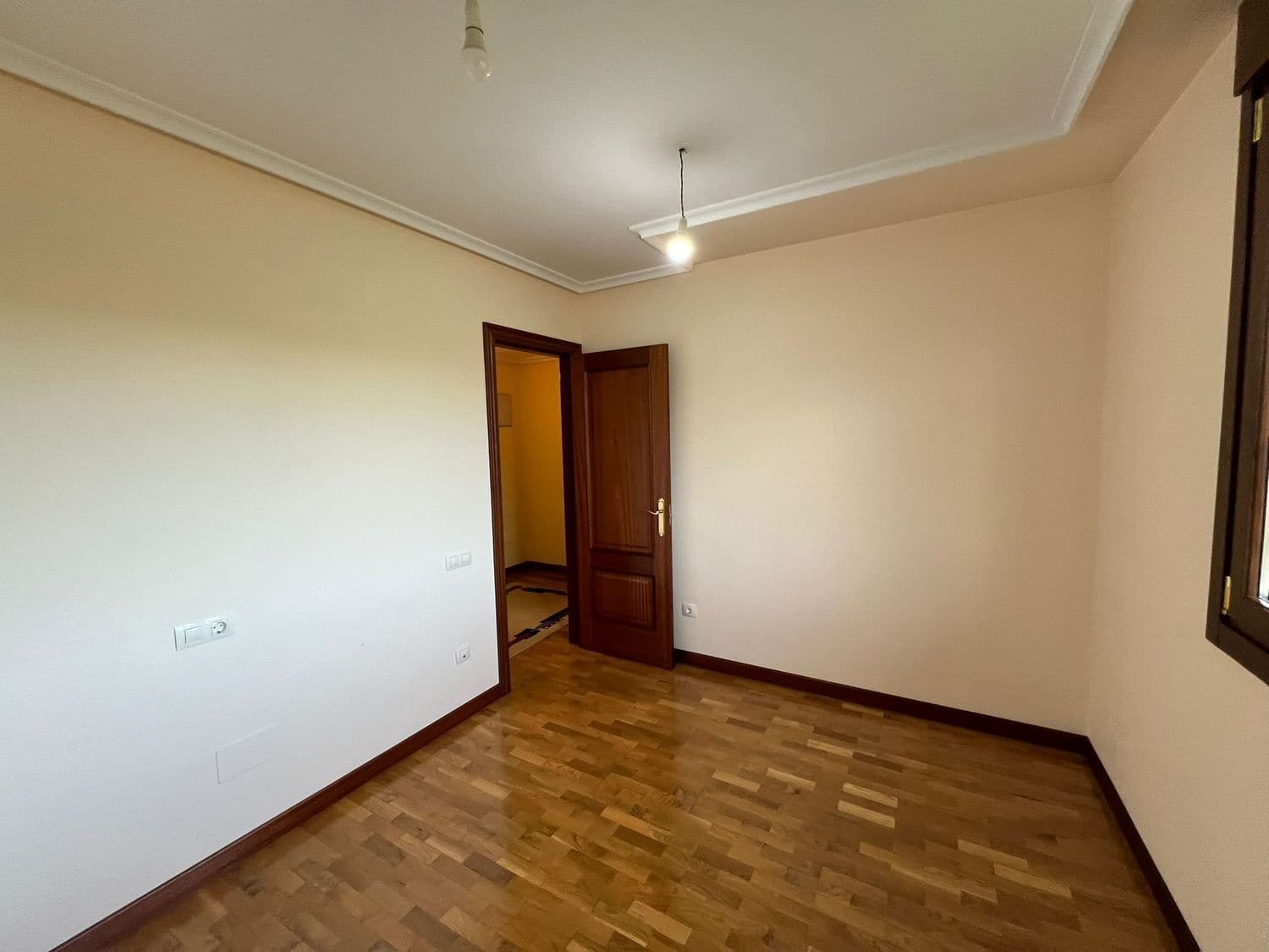 3 bedroom Apartment for rent in Nava with garage - € 650 (Ref: 9895645)