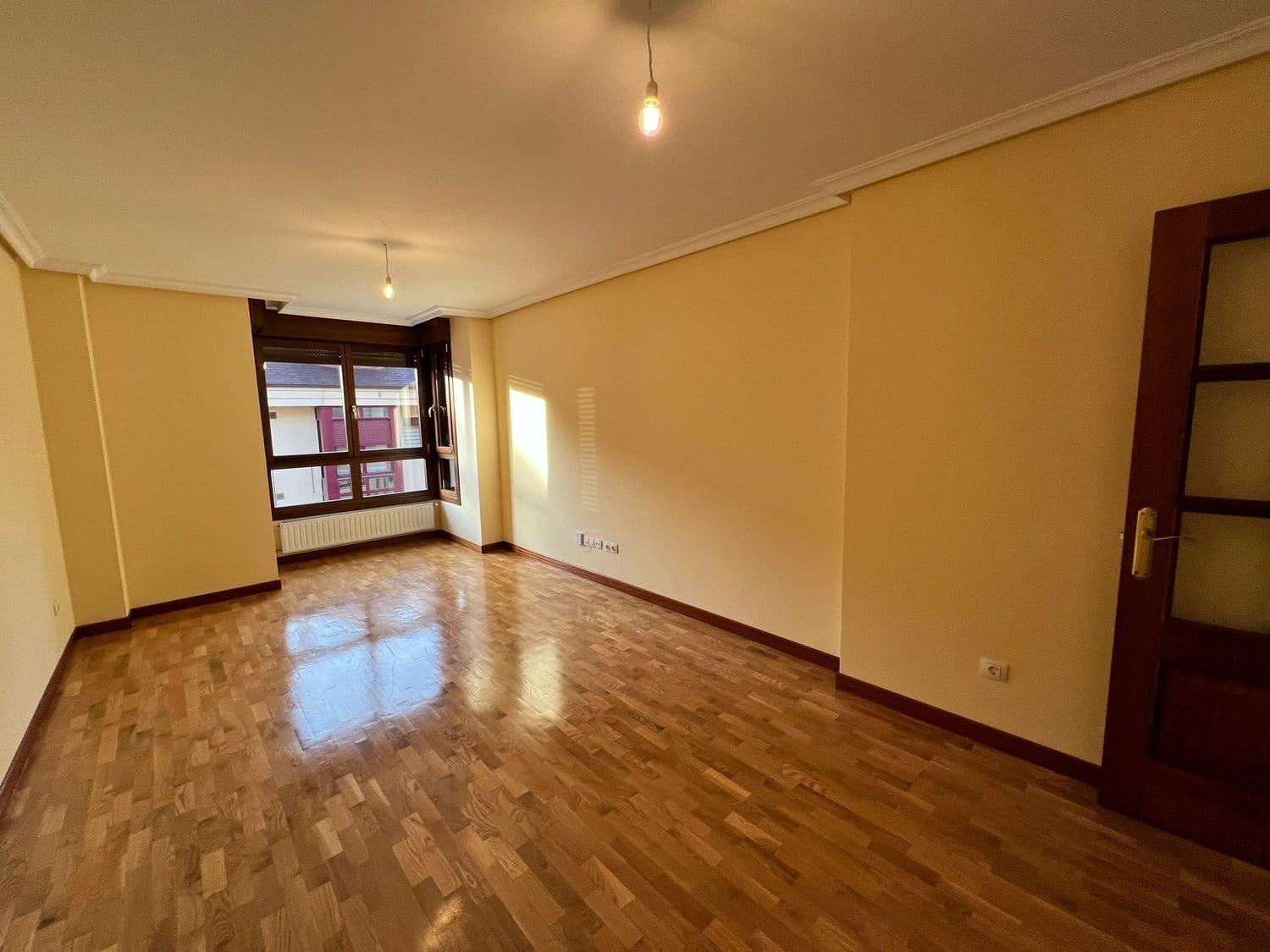 3 bedroom Apartment for rent in Nava with garage - € 650 (Ref: 9895645)