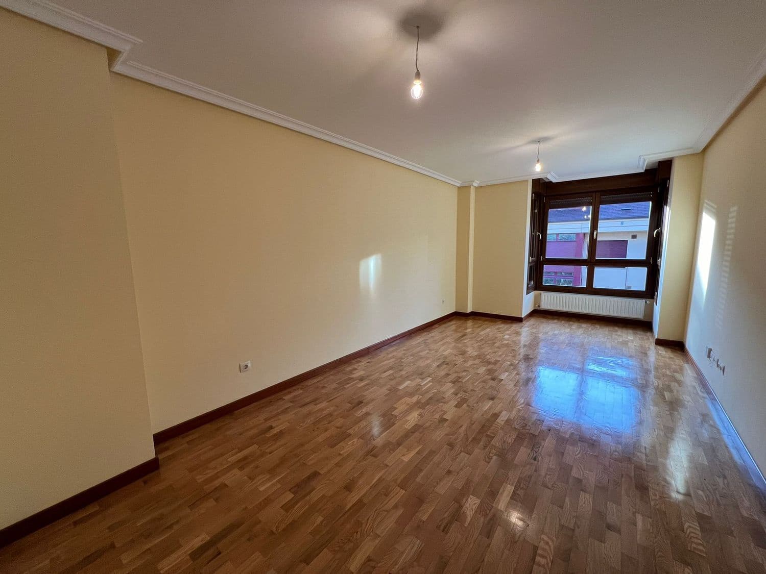 3 bedroom Apartment for rent in Nava with garage - € 650 (Ref: 9895645)