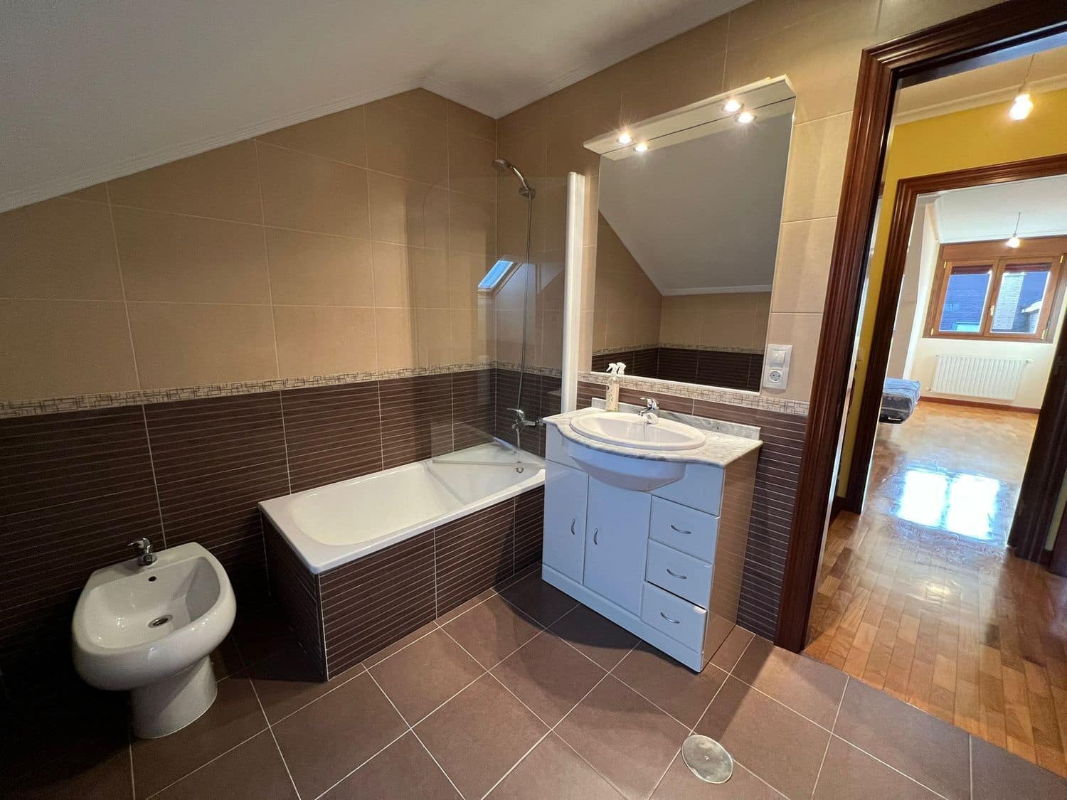 3 bedroom Apartment for rent in Nava with garage - € 650 (Ref: 9895645)