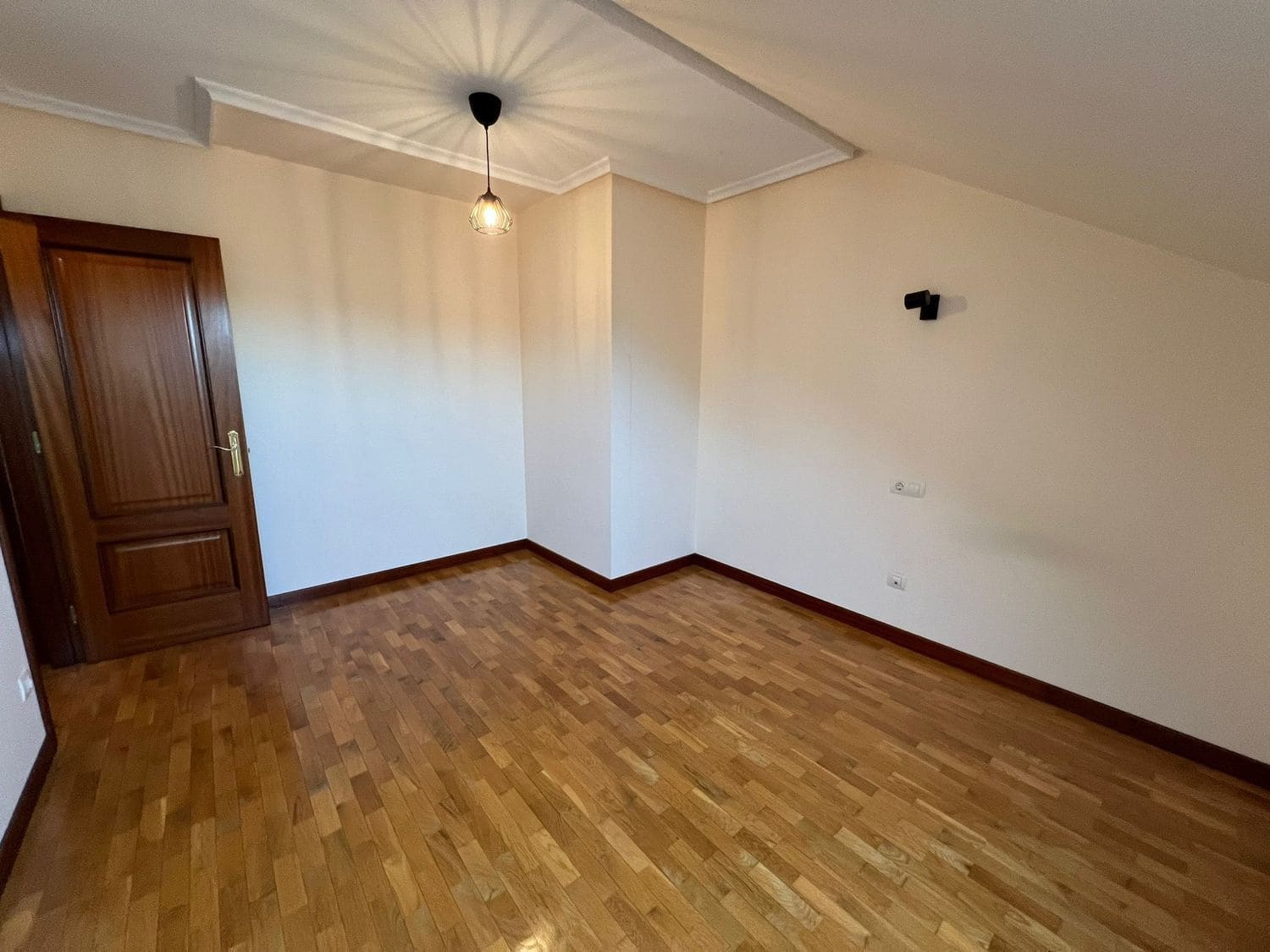 3 bedroom Apartment for rent in Nava with garage - € 650 (Ref: 9895645)